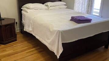 3 bedrooms, iron/ironing board, WiFi, bed sheets