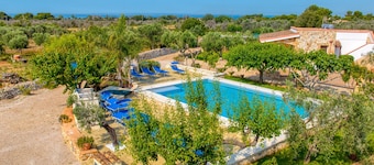 Holiday Home 'Villetta Cosimo' with Shared Pool, Private Garden and Air Conditioning