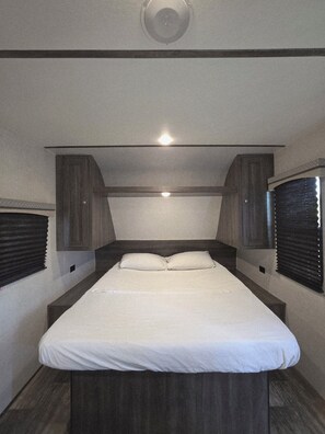 1 bedroom, iron/ironing board, WiFi, bed sheets - Charming Modern RV Home in adorable Miami with WiFi, AC, Patio and parking space (Opa-locka)