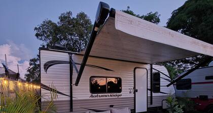 Charming Modern RV Home in adorable Miami with WiFi, AC, Patio and parking space