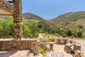 Property grounds - Studio 'Lucía' with Mountain Views, Private Terrace and Wi-Fi (Torvizcón)