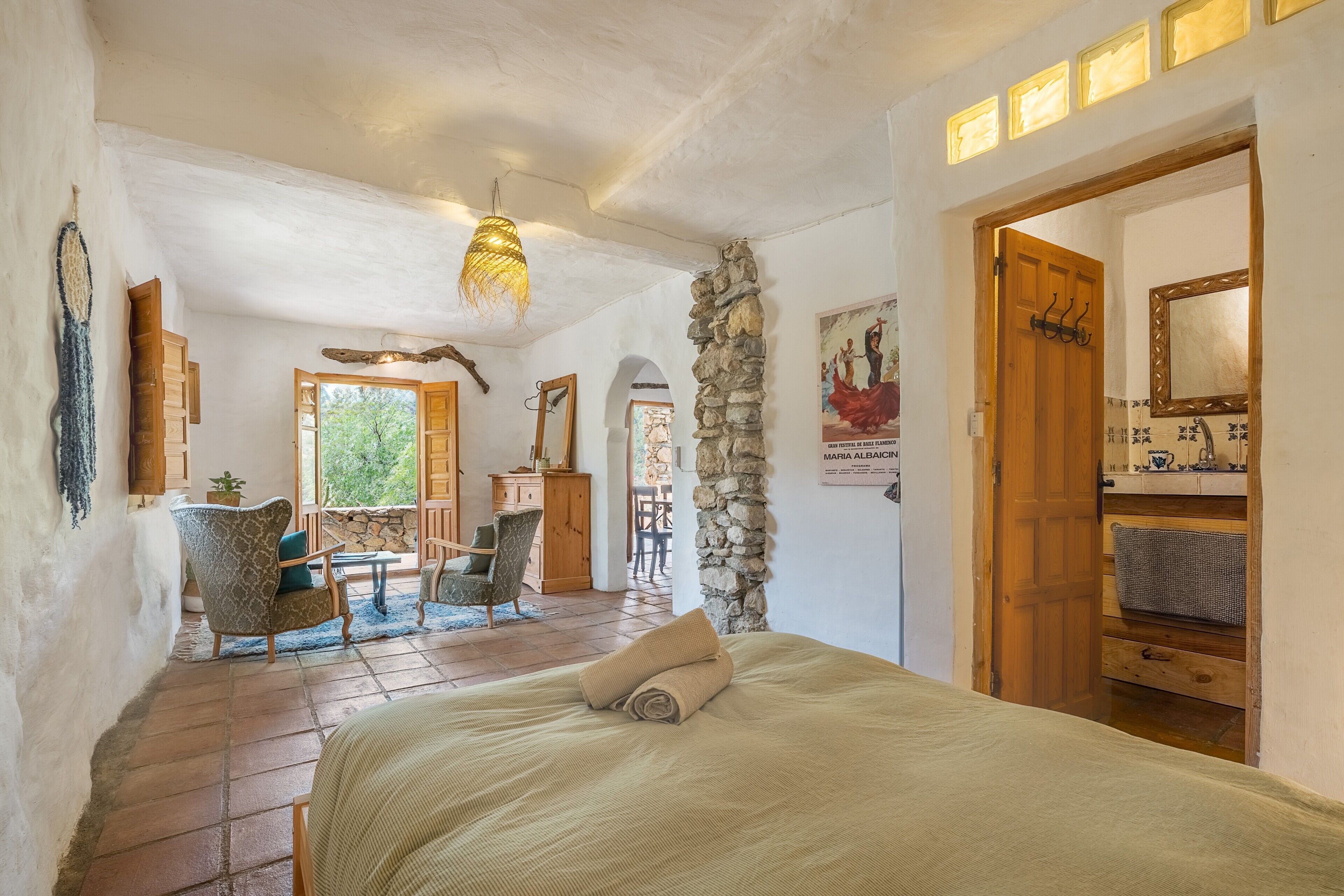 Free WiFi, bed sheets