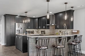 Fridge, microwave, oven, stovetop - Newly Renovated Condo with Panoramic Lake View, Foosball, Arcade & Free Tickets Near SDC (Branson)