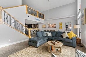 Smart TV, table football, computer monitors - Panoramic Lake View-Foosball-Arcade-Near Sdc w Free Tickets-Newly Renovated (Branson)