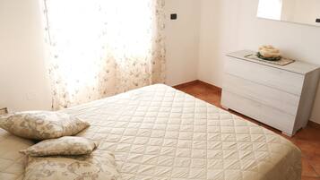 BĂŒgeleisen/BĂŒgelbrett, Internetzugang, BettwĂ€sche