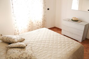 Bügeleisen/Bügelbrett, Internetzugang, Bettwäsche