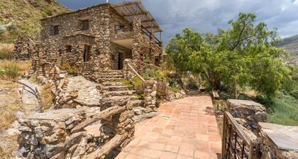 Apartment 'Lola' with Mountain Views, Private Terrace and Wi-Fi