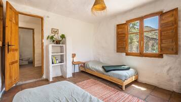 Free WiFi, bed sheets