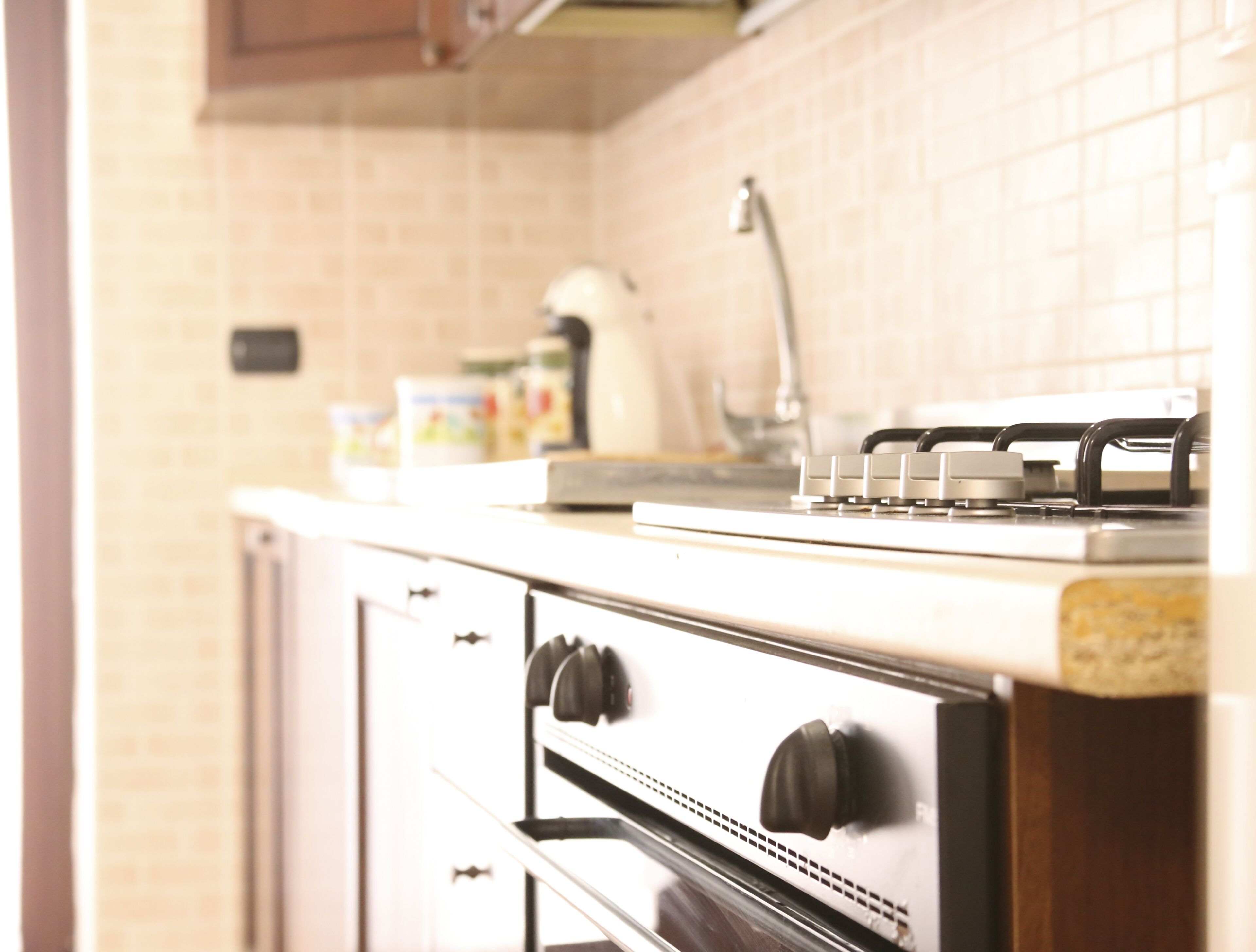 Frigorifero, forno, macchina per tè/caffè, pentole/stoviglie/utensili