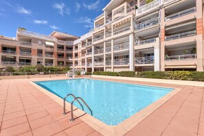 A multi-story residential building with a swimming pool.