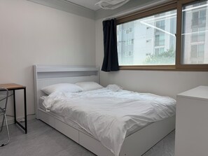 2 Schlafzimmer, Zimmersafe, Schreibtisch, Bügeleisen/Bügelbrett