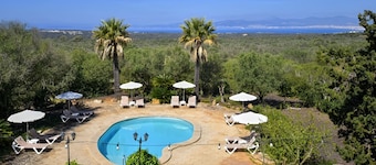 Villa 'Son Granada' with Sea Views, Private Pool and Wi-Fi