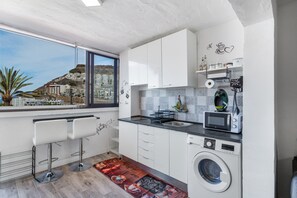 Fridge, microwave, stovetop, coffee/tea maker