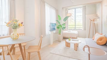 公寓, 多张床, 厨房, 城市景观 (502) | 起居区 | 81-厘米液晶电视(配备数码频道)