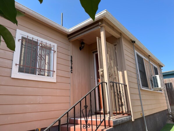 Exterior detail - 2-bedroom house close to San Diego down town with WiFi, AC (San Diego)