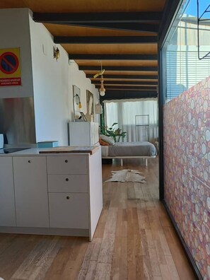 المنشأة من الداخل