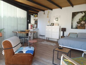 1 bedroom, desk, iron/ironing board, free WiFi
