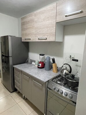 Microwave, coffee/tea maker, electric kettle, blender - 201 - Comfort and convenience in a private apartment with parking space (Trujillo)