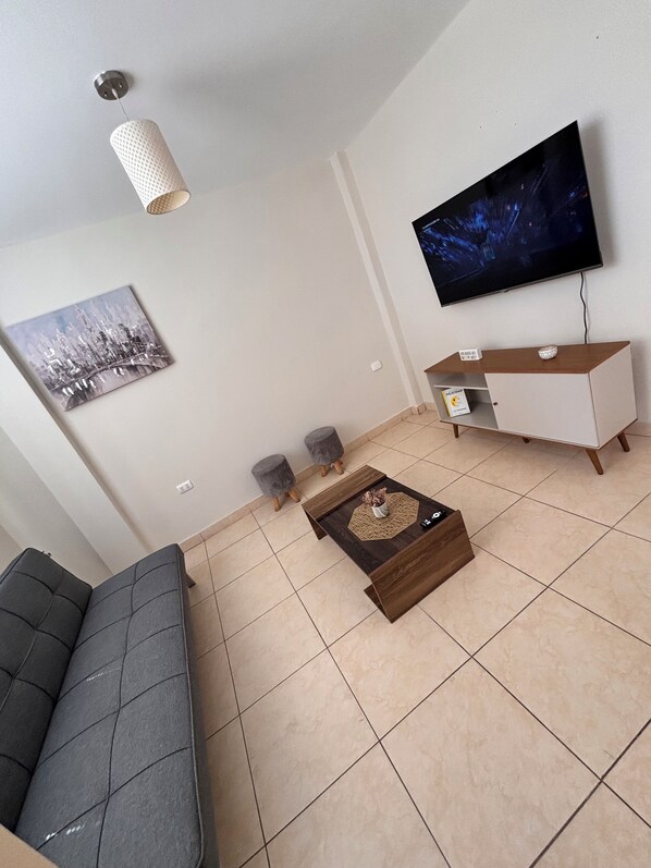Smart TV, books - 201 - Comfort and convenience in a private apartment with parking space (Trujillo)