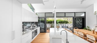 Walk to everything - The Ultimate Beach Holiday home