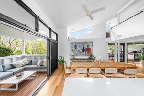 Dining - Walk to everything - The Ultimate Beach Holiday home (Newport)