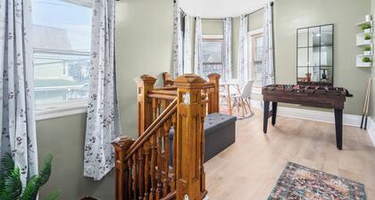 Spacious & Stylish 2-Bedroom Retreat, King Bed, Shared Gazebo