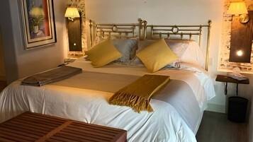 Chambre Double Lune de Miel, douche avec barres dâappui, service de mĂ©nage | Rideaux occultants, fer et planche Ă repasser, Wi-Fi gratuit