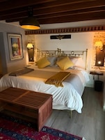 Cortinas blackout, tabla de planchar con plancha y wifi gratis