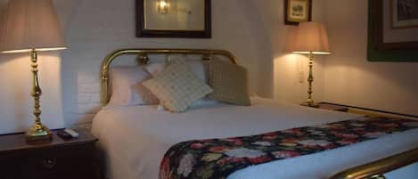 Dobbeltværelse | Mørklægningsgardiner, strygejern/strygebræt, gratis Wi-Fi