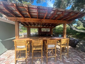 Outdoor dining - Quiet home in the Oaks (Baywood-Los Osos)