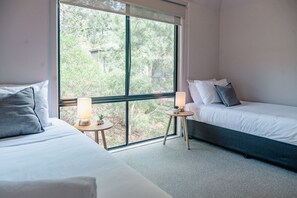 3 bedrooms, desk, iron/ironing board, free WiFi