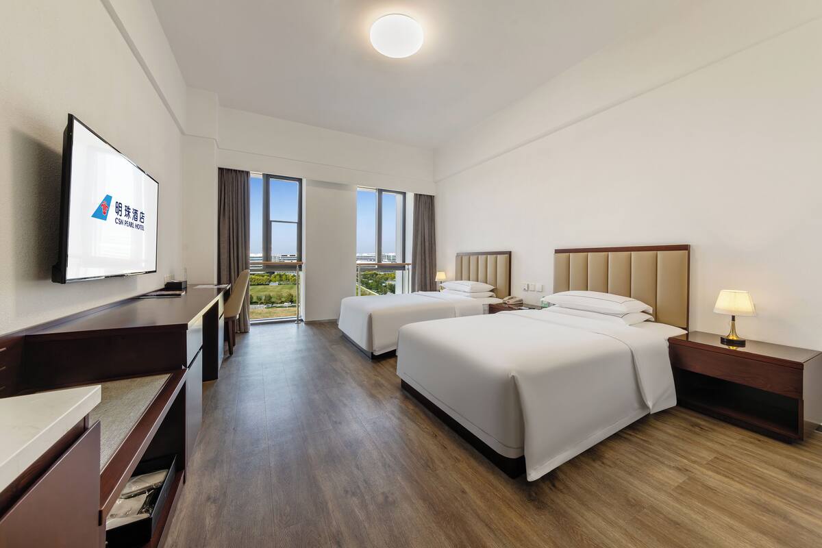 Business Twin Room | Down comforters, desk, laptop workspace, WiFi (free)