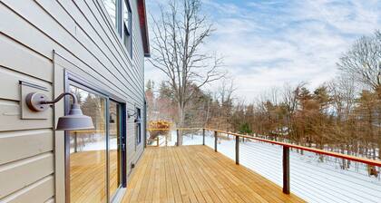 Brand new home w/ large deck, yard, fire pit, close to lake & town