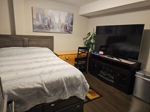 1 bedroom, in-room safe, desk, free WiFi