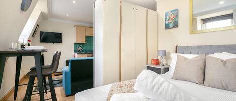 Strykejern/-brett, reiseseng for barn, wi-fi og sengetøy