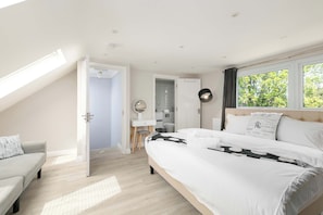 5 bedrooms, iron/ironing board, travel crib, WiFi (free)