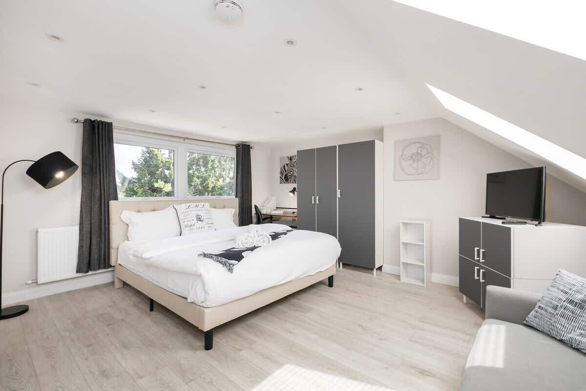 5 bedrooms, iron/ironing board, travel cot, free WiFi