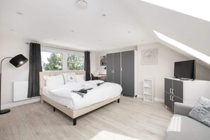 5 bedrooms, iron/ironing board, travel crib, free WiFi