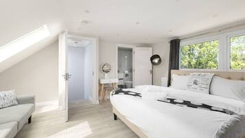 5 bedrooms, desk, iron/ironing board, WiFi