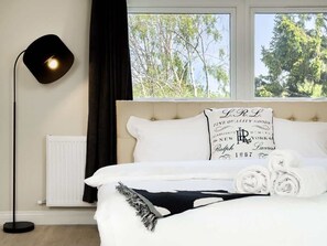 5 bedrooms, iron/ironing board, travel crib, free WiFi