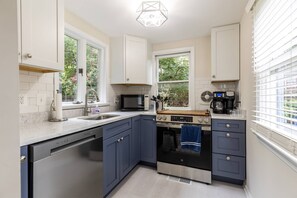 Fridge, microwave, dishwasher, coffee/tea maker - Boutique Historic Cedar Home 2 blocks from the Waterfront, USNA and Main Street (Annapolis)