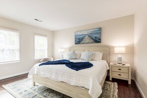 3 bedrooms, iron/ironing board, free WiFi - Boutique Historic Cedar Home 2 blocks from the Waterfront, USNA and Main Street (Annapolis)