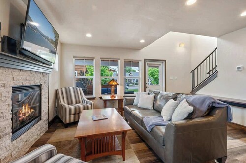 Sunset Cove Cottage - Family Friendly Cozy Retreat