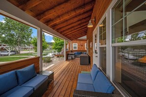 Terrace/patio - Sunset Cove Cottage - Family Friendly Cozy Retreat (Dover)