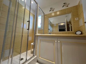 Bathroom - VILLA FOR 6 PEOPLE, PRIVATE POOL, NEAR BEACH, SAINTE-MAXIME (STE MAXIME)