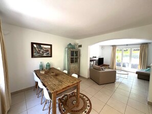 TV - VILLA FOR 6 PEOPLE, PRIVATE POOL, NEAR BEACH, SAINTE-MAXIME (STE MAXIME)