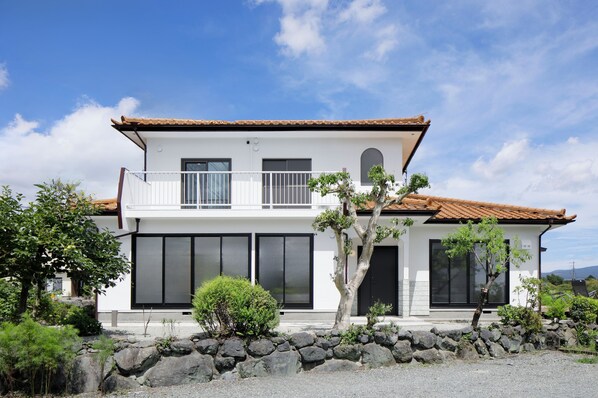 Fachada de la propiedad