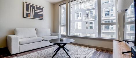 Télévision, chaîne hi-fi