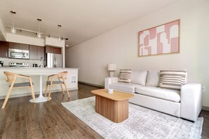 Télévision, chaîne hi-fi