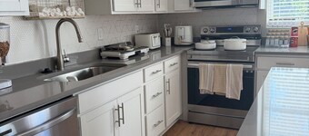 Home away from Home. Charming 3-bedroom townhome in the heart of Chattanooga